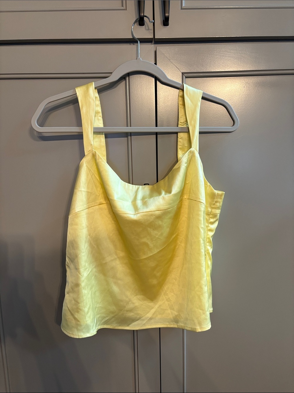 Peppermayo Lylah Yellow Satin top. Sz 10 - Picture 3 of 6